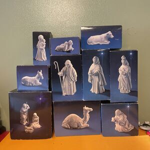 Avon Nativity Set 10 Piece White Porcelain Figurine Boxes & Foam  Vintage 1980s